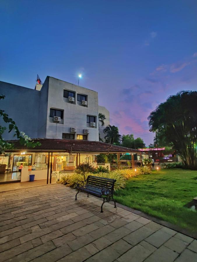 โรงแรมอัศวิน อิคัตปุระ อิกัตปุรี ภายนอก รูปภาพ